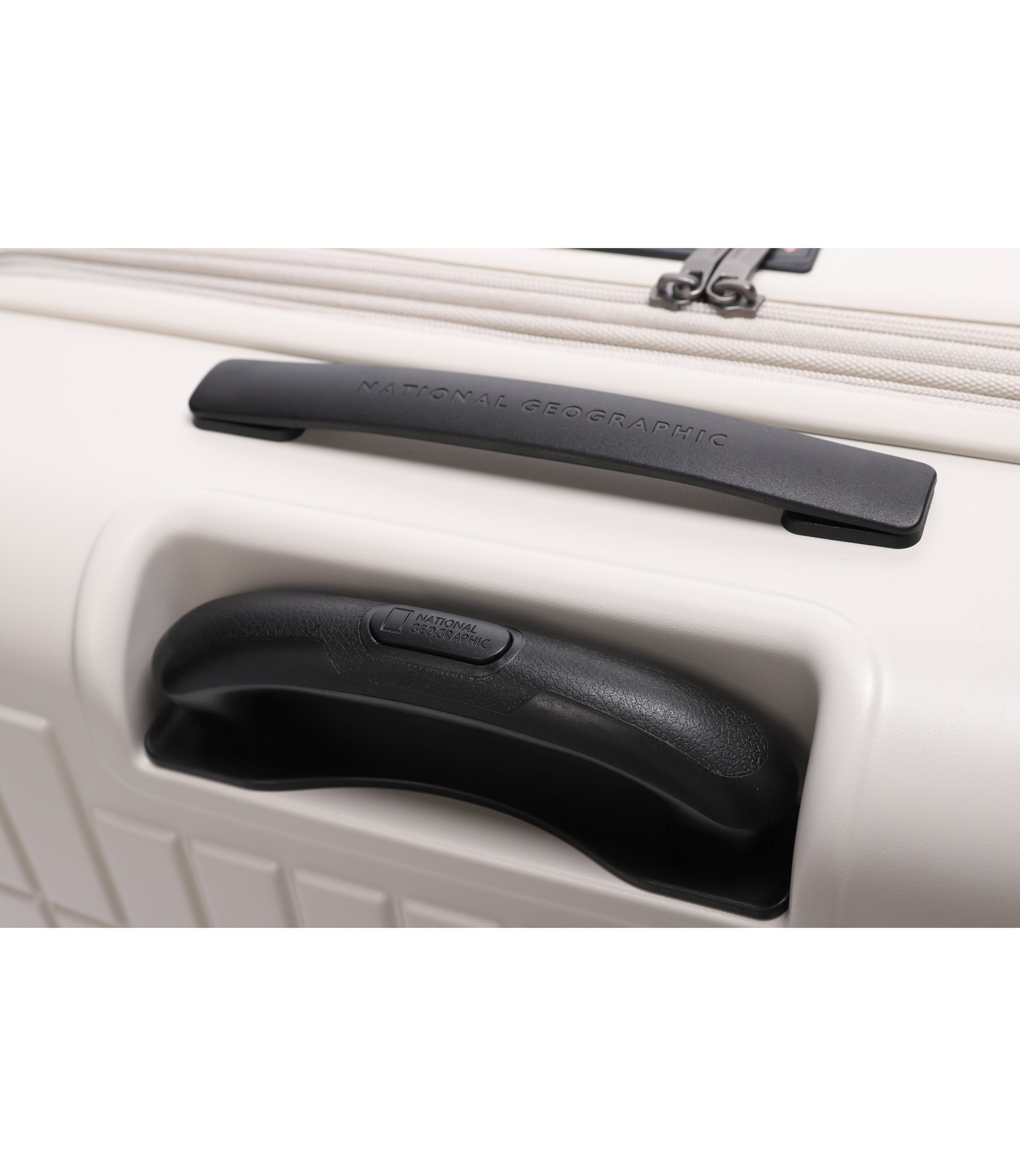 Arch Luggage 26 Inch<br>IVORY