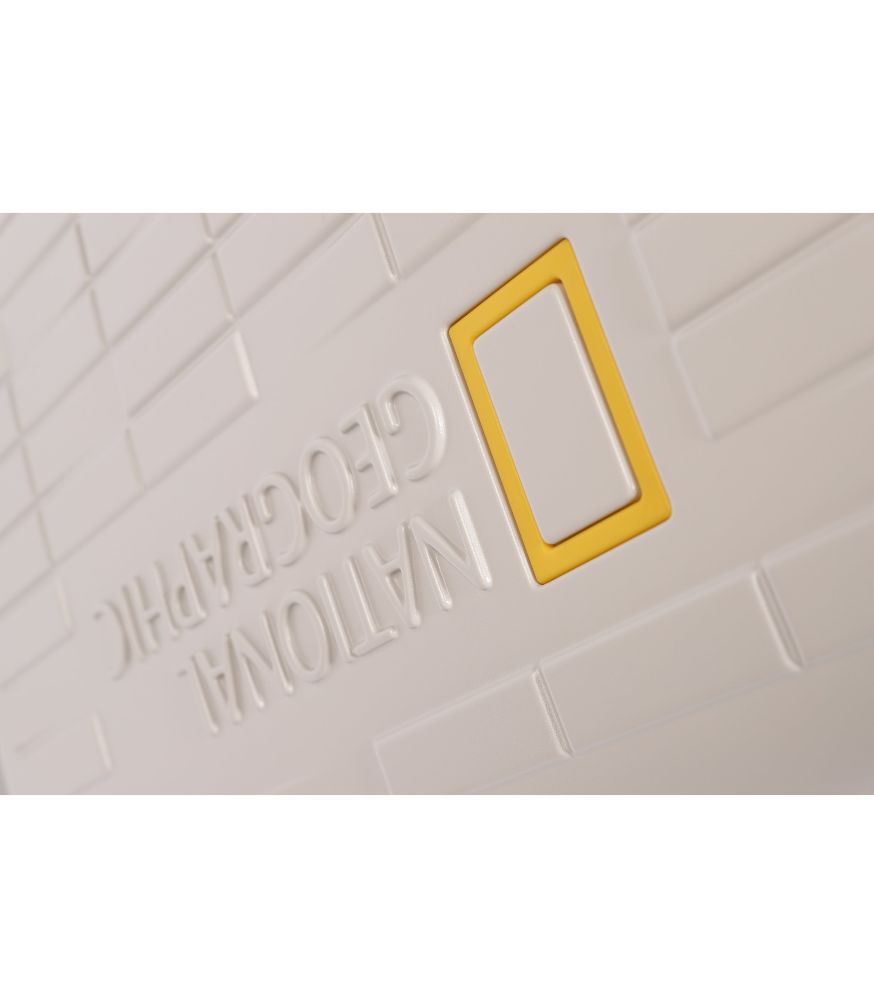 Arch Luggage 26 Inch<br>IVORY