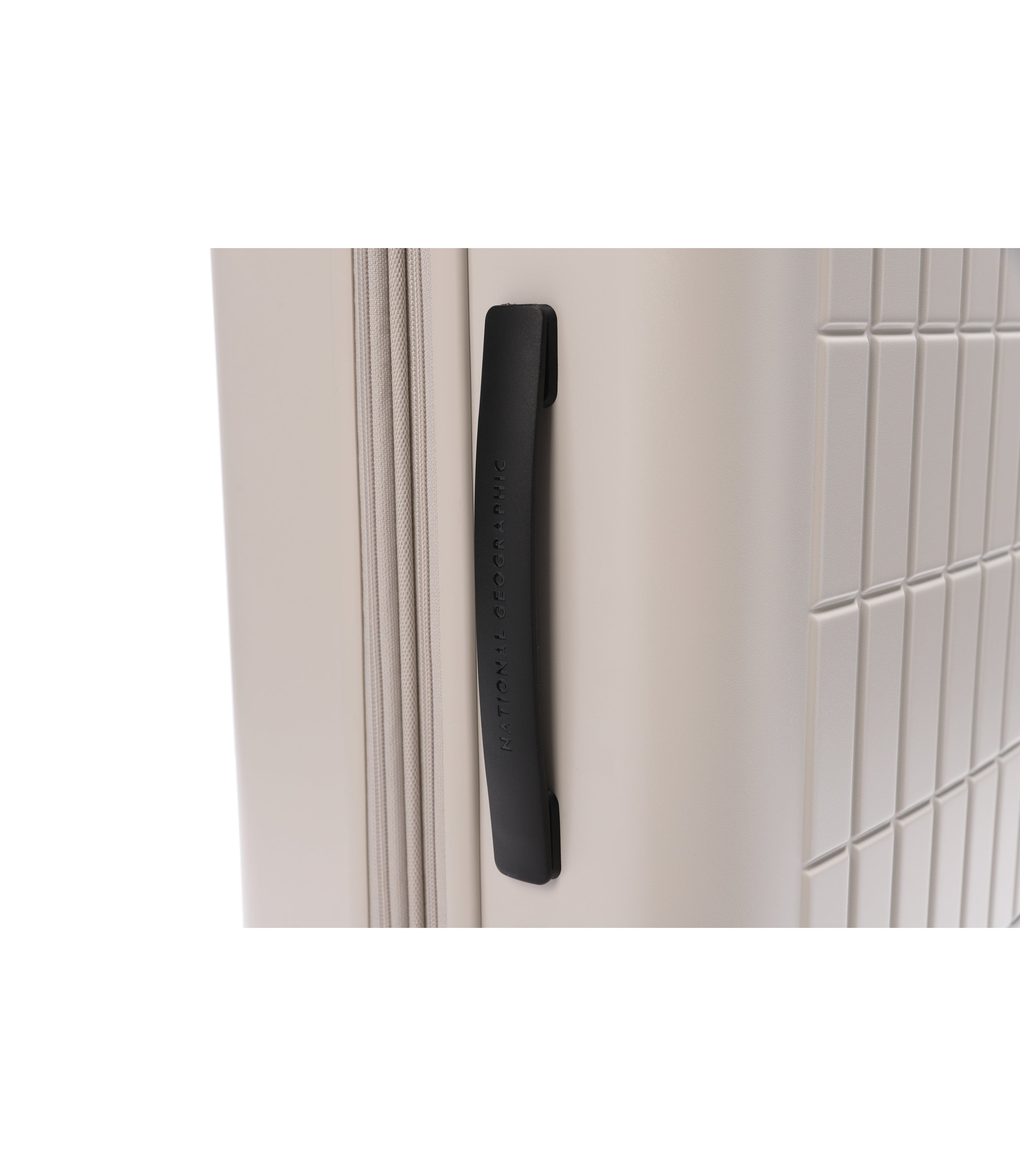 Arch Luggage 26 Inch<br>IVORY