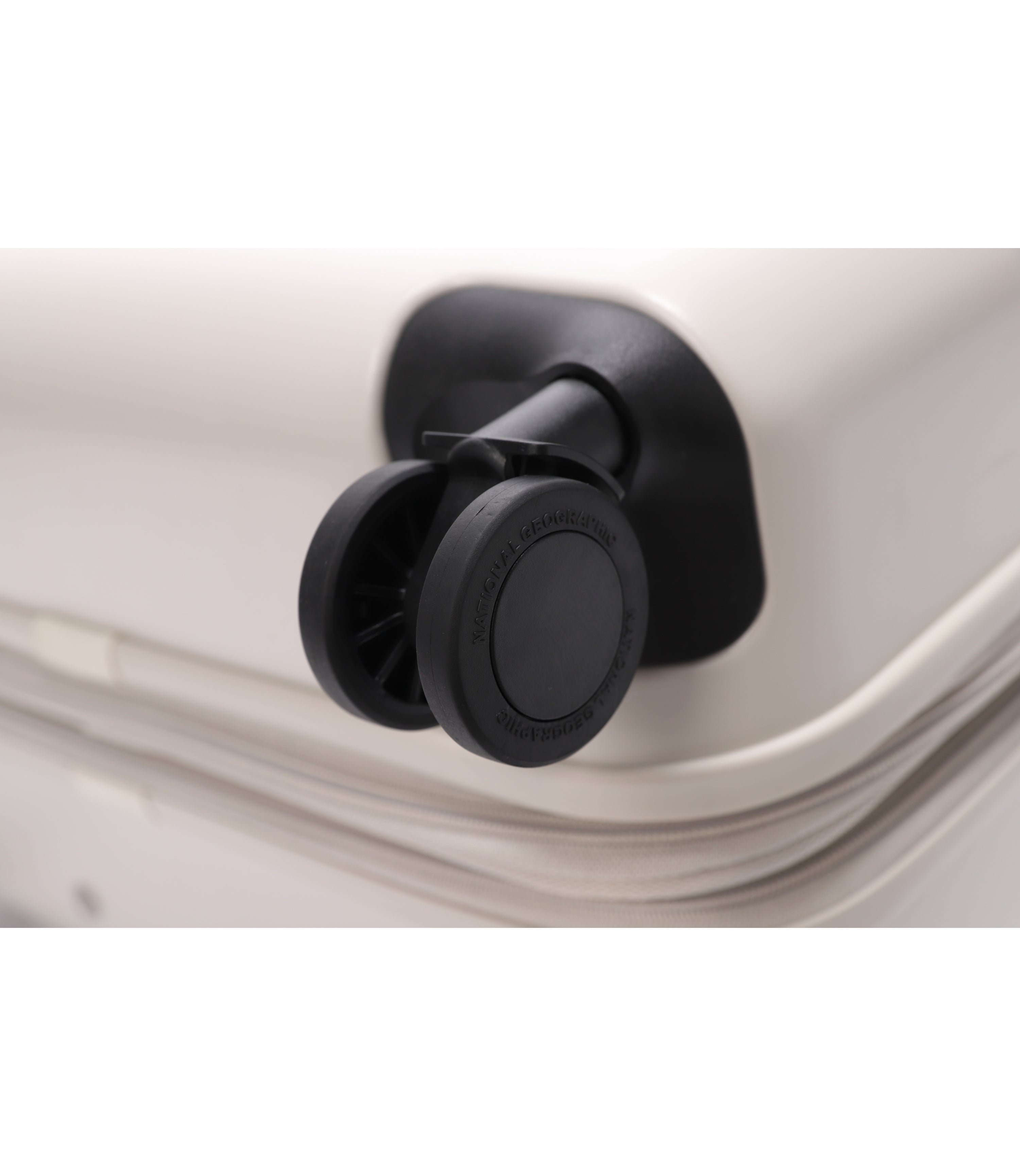 Arch Luggage 26 Inch<br>IVORY