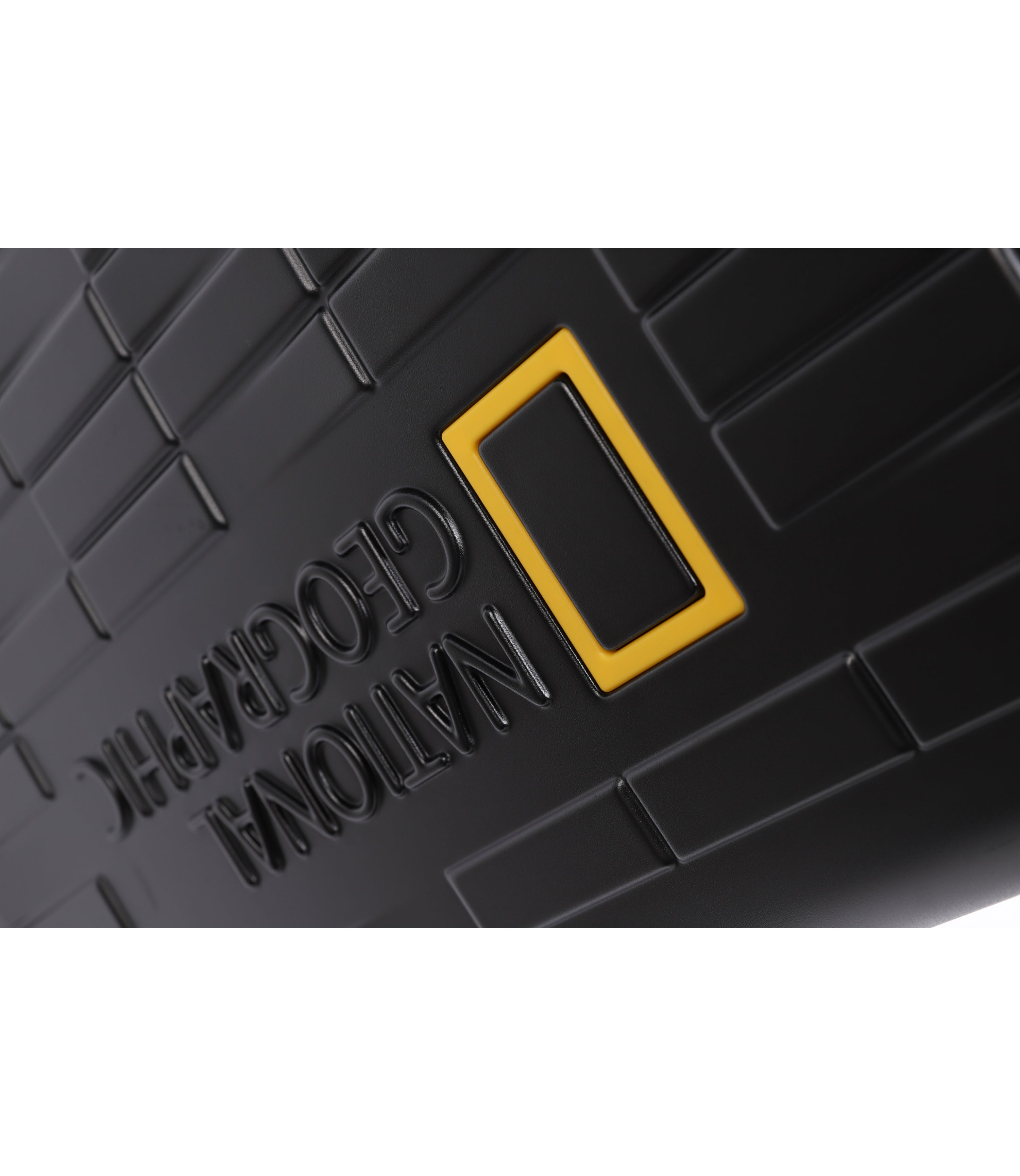 Arch Luggage 26 Inch<br>BLACK