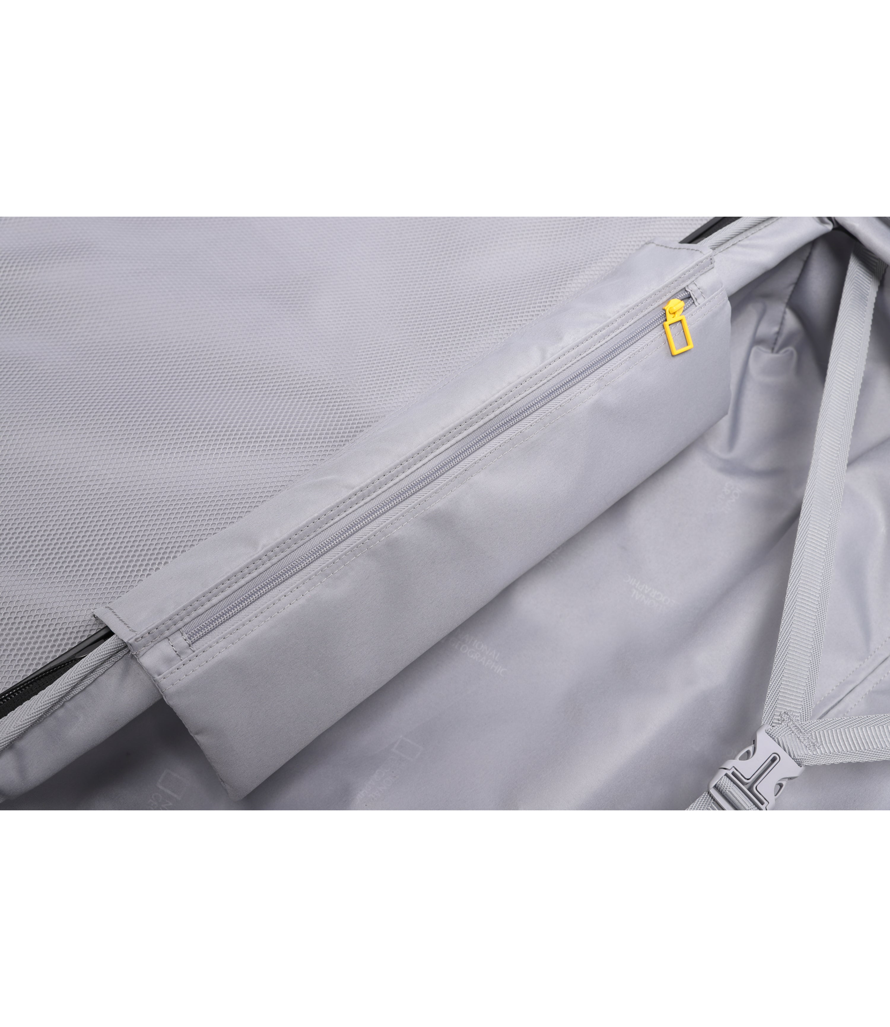 Arch Luggage 26 Inch<br>BLACK