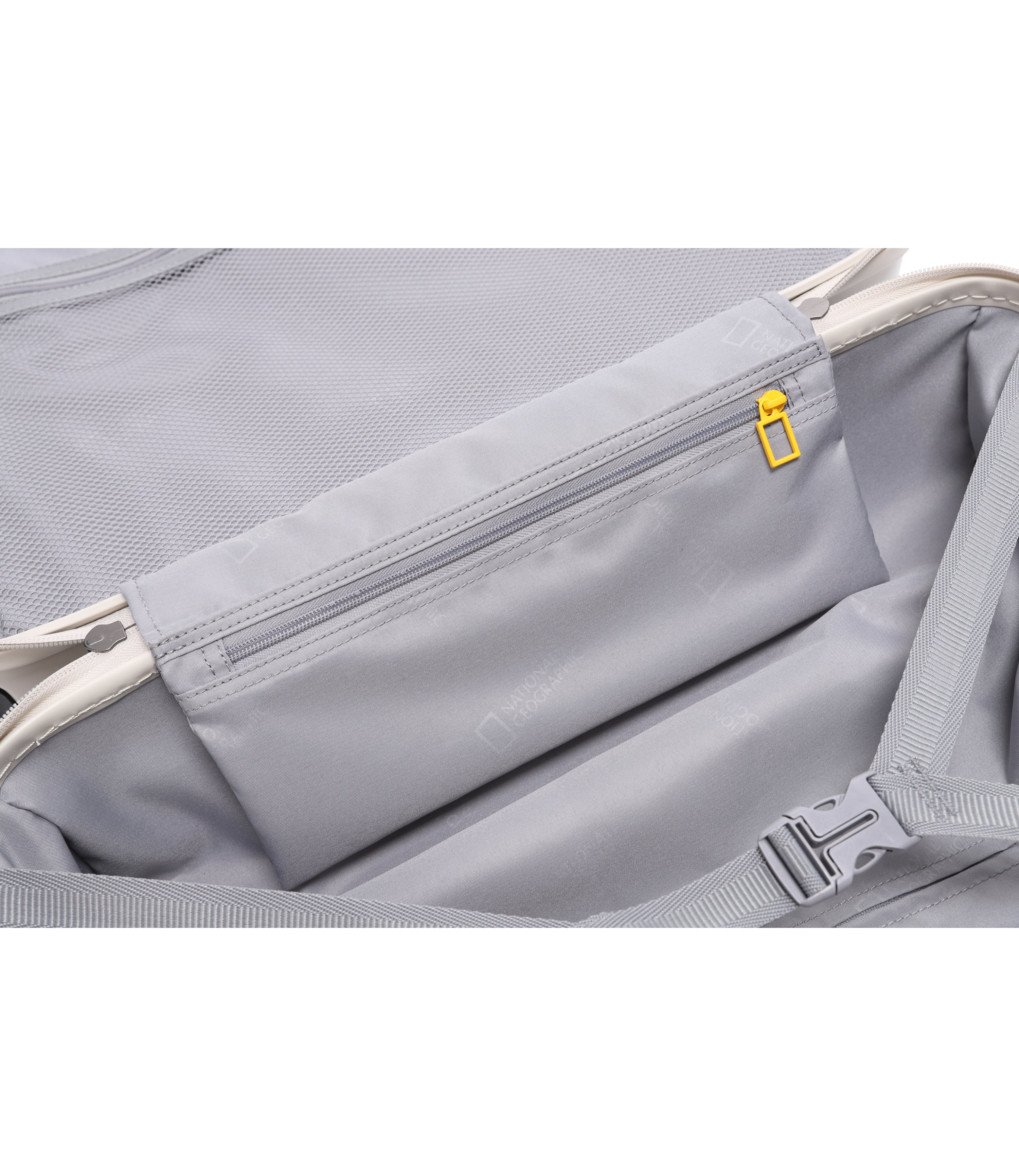 Arch Luggage 20 Inch<br>IVORY