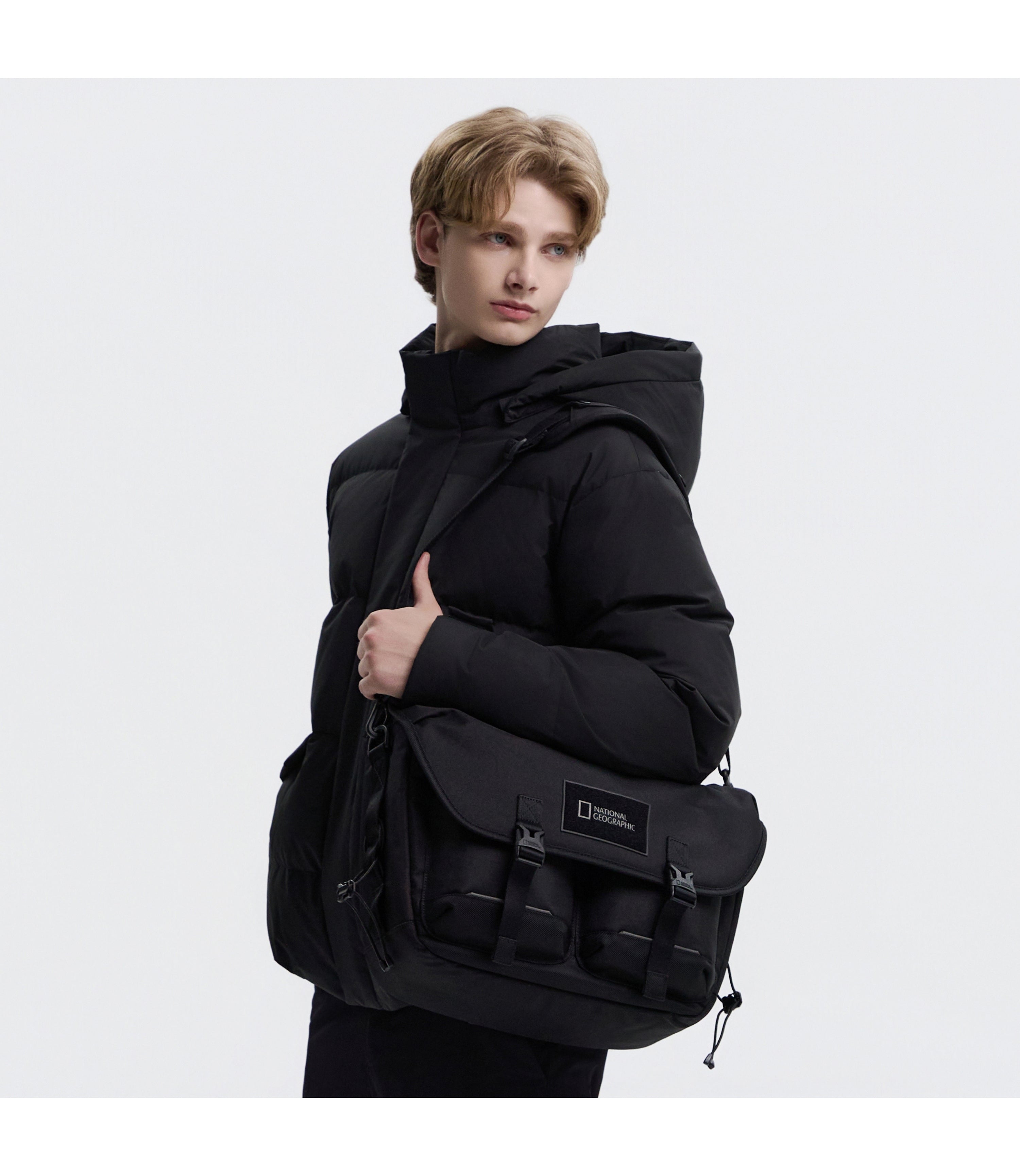 Signature Crossbody Bag<br>BLACK