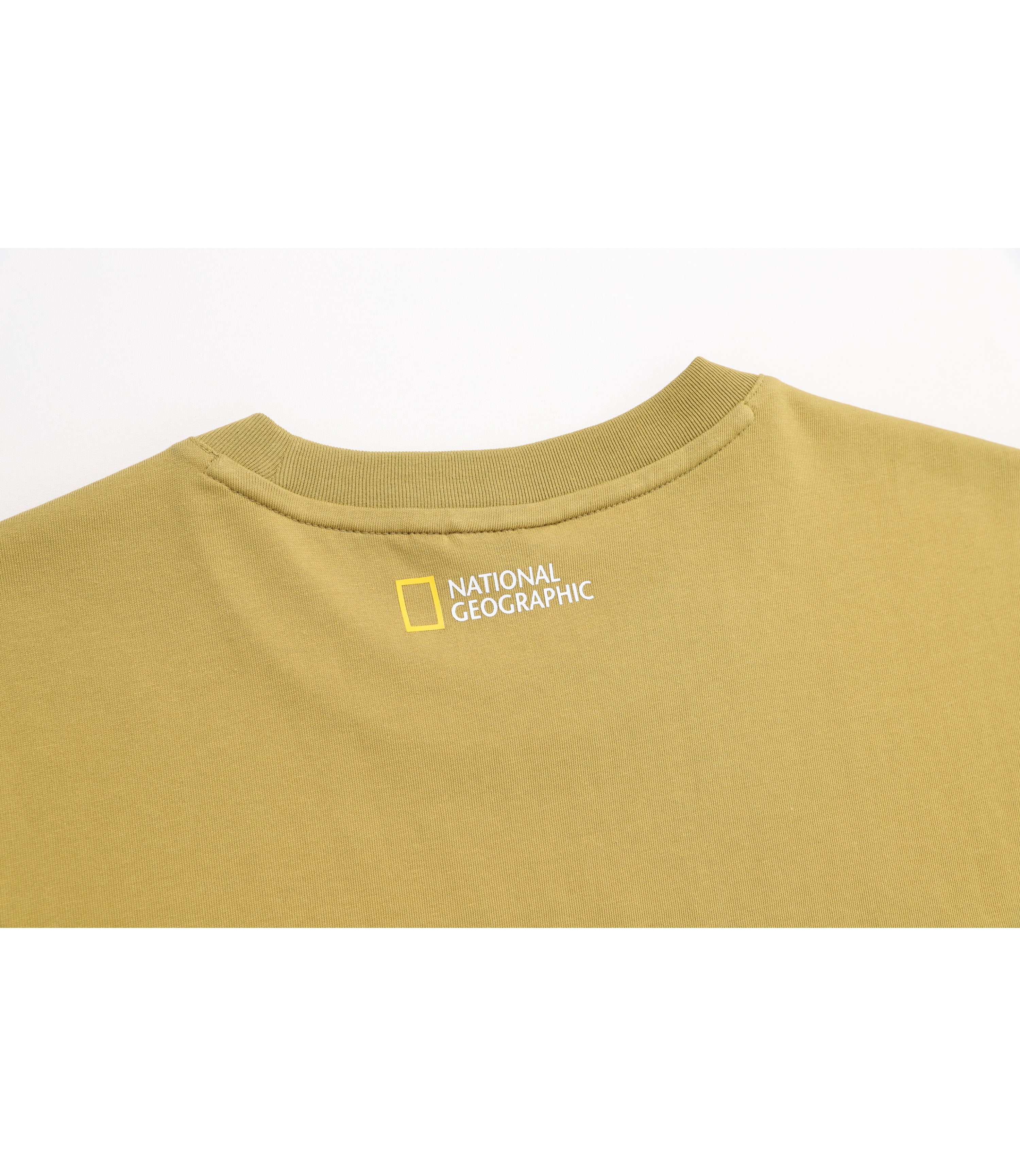 Unisex NEODY Semi-Over Fit Bear Wappen Tee<br>GREEN OLIVE