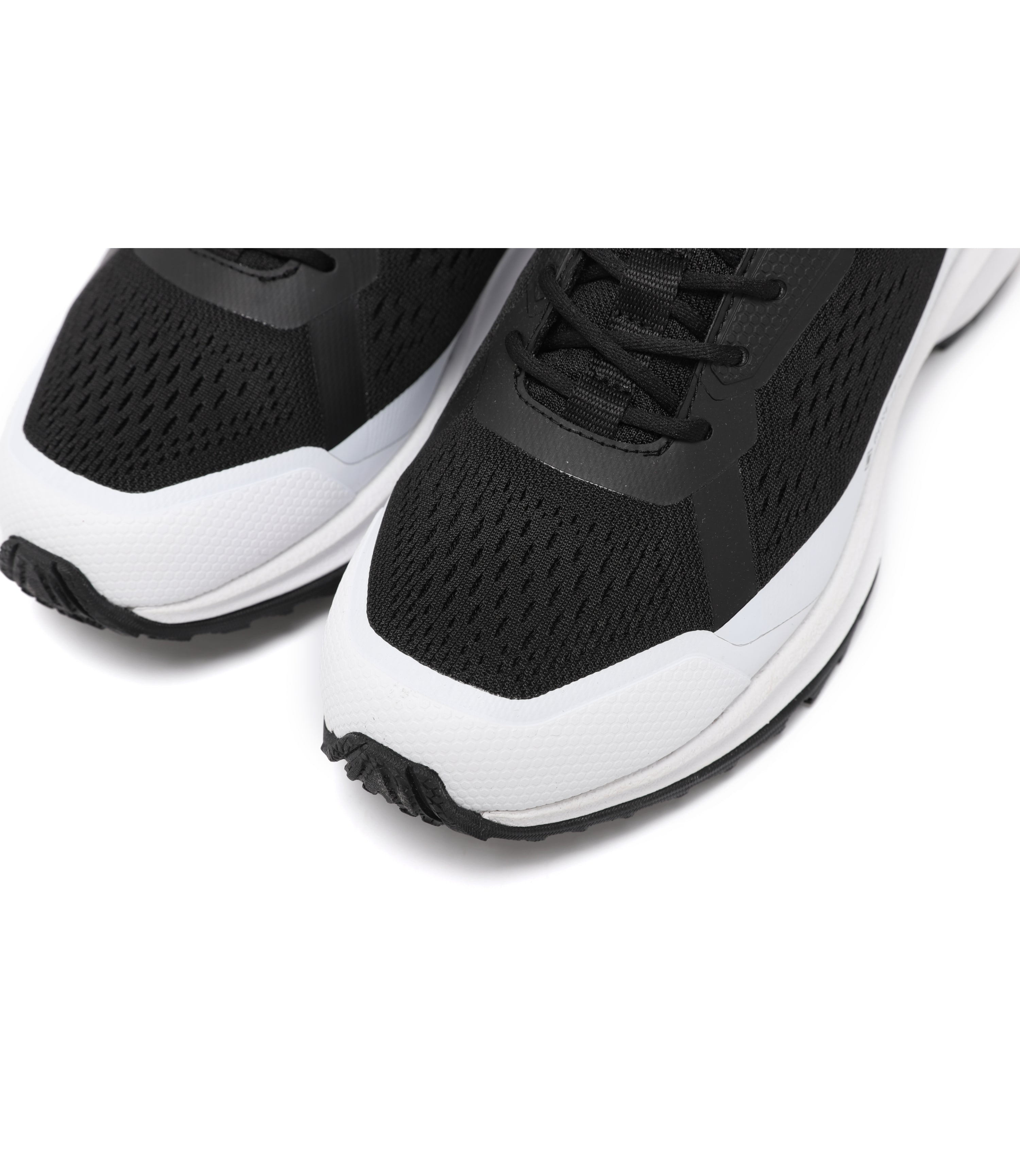 GORE-TEX MAGMA GTX Sneakers<br>BLACK