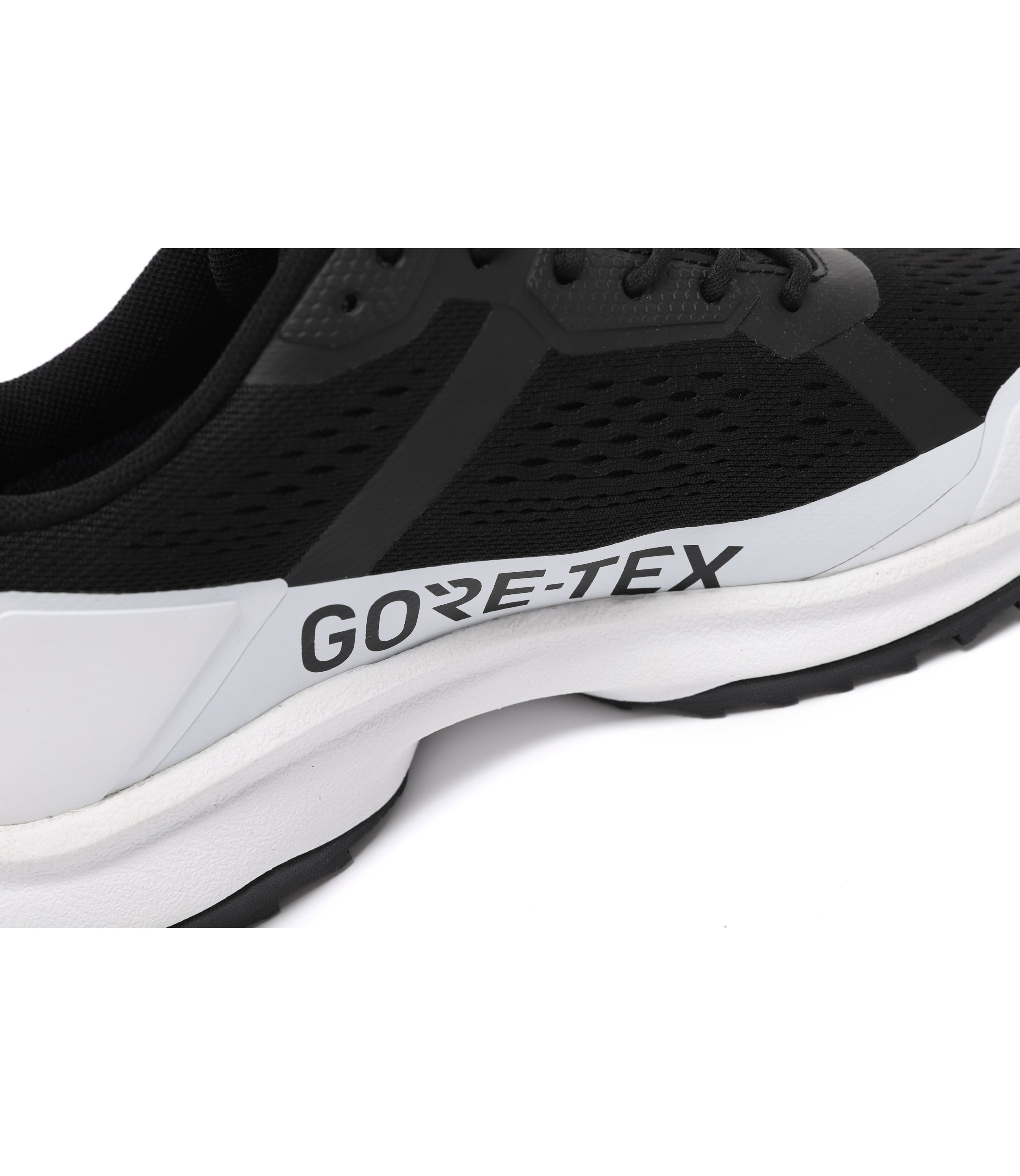 GORE-TEX MAGMA GTX Sneakers<br>BLACK